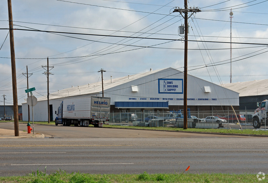 1201 E 50th St, Lubbock, TX à louer - Photo principale – Image 1 sur 12