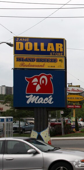 901-911 Jane St, Toronto, ON à louer - Photo de l’immeuble – Image 3 sur 3