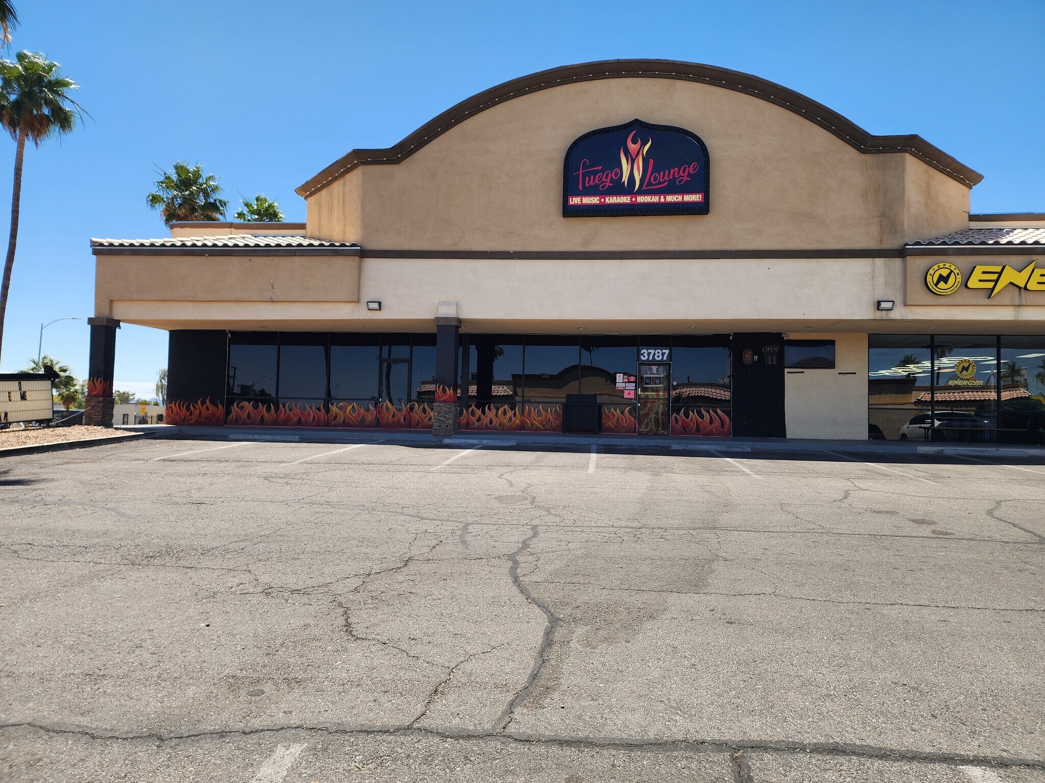 3745-3799 E Desert Inn Rd, Las Vegas, NV à louer Photo de l’immeuble– Image 1 sur 3