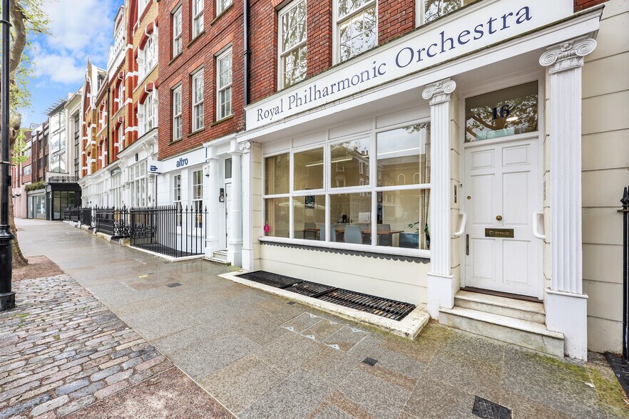 16 Clerkenwell Green, Londres à vendre - Photo de l’immeuble – Image 2 sur 25