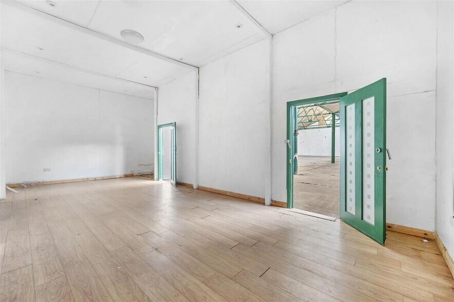 176A Park Ave, Londres à vendre - Photo de l’immeuble – Image 3 sur 12
