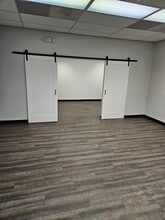 1201 S Victory Blvd, Burbank, CA à louer Photo intérieure– Image 2 sur 5