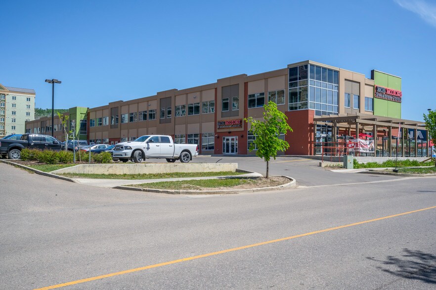 8520 Manning Ave, Fort McMurray, AB à louer - Photo de l’immeuble – Image 3 sur 11
