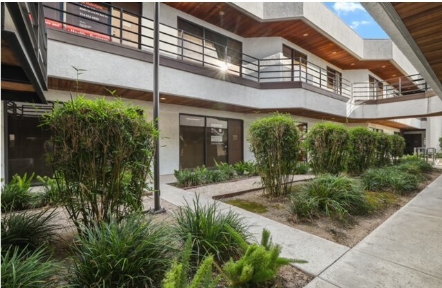 1122 E Lincoln Ave, Orange, CA à vendre - Photo principale – Image 1 sur 42