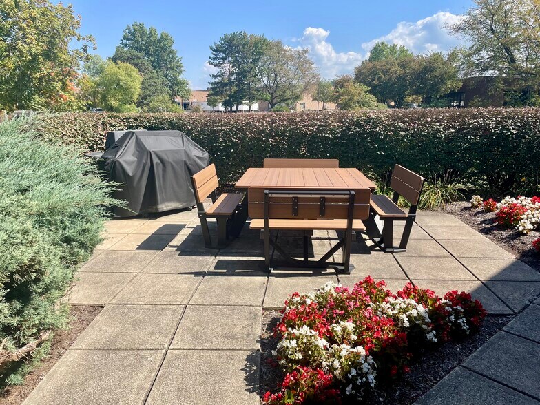 7660-7670 Tyler Blvd, Mentor, OH à louer - Photo de l’immeuble – Image 3 sur 6