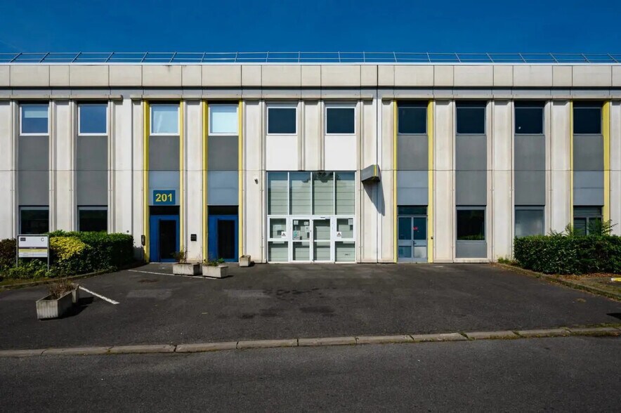 Bureau dans Gennevilliers à louer - Photo de l’immeuble – Image 2 sur 12