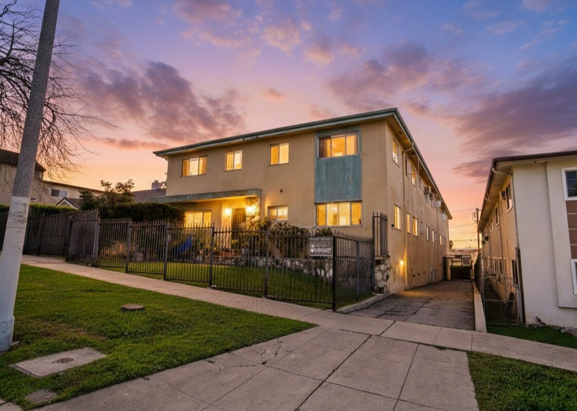 543 N Ardmore Ave, Los Angeles, CA à vendre Photo de l’immeuble– Image 1 sur 21