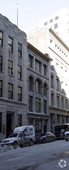 249-251 Rue Saint-Jacques, Montréal, QC à louer - Photo de l’immeuble – Image 2 sur 6