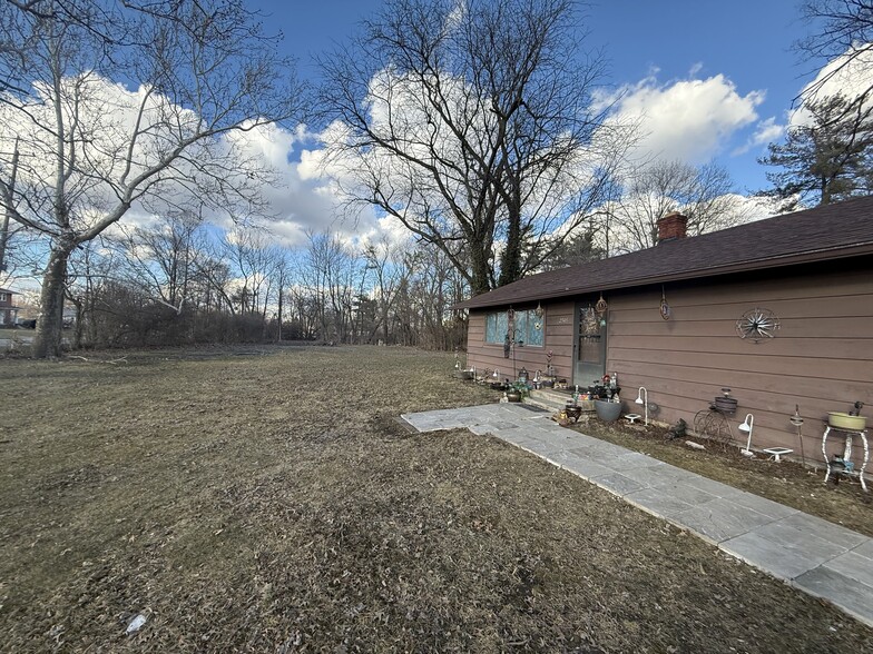 2345 S Arlington Ave, Indianapolis, IN à vendre - Photo de l’immeuble – Image 3 sur 5