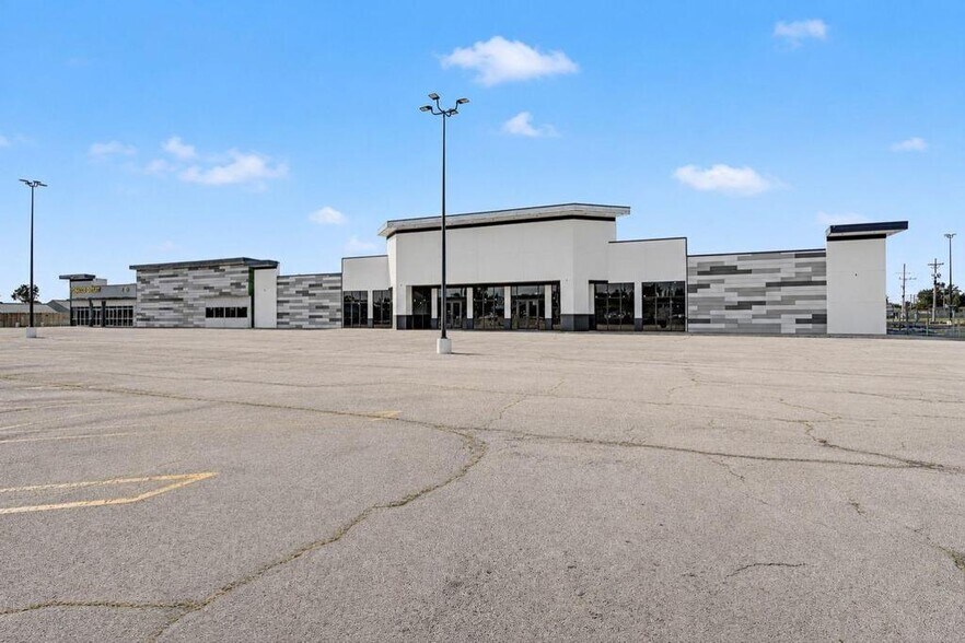 1305-1311 W Walnut St, Rogers, AR à louer - Photo de l’immeuble – Image 2 sur 10