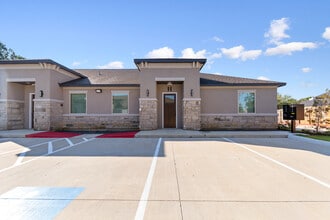 12422 Spring Cypress Rd, Tomball, TX à louer Photo de l’immeuble– Image 1 sur 14