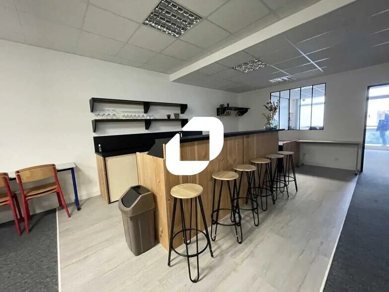 Bureau dans Bordeaux à louer - Photo de l’immeuble – Image 2 sur 6