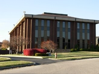 312 Whittington Pky, Louisville, KY à louer - Photo de l’immeuble – Image 2 sur 10