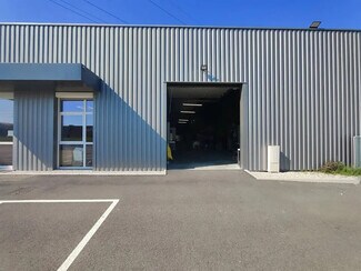 Plus de détails pour Local d'activités à louer