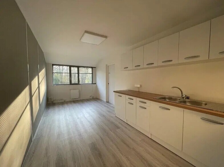 Bureau dans Champs-sur-Marne à louer - Photo de l’immeuble – Image 3 sur 5