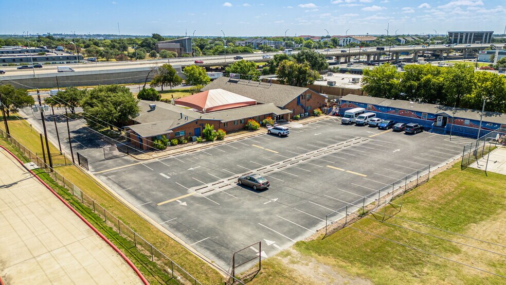 301 W Anderson Ln, Austin, TX à vendre - Photo de l’immeuble – Image 2 sur 15