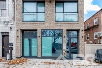 2710 37th Ave, Long Island City, NY à louer Photo de l’immeuble– Image 2 sur 11