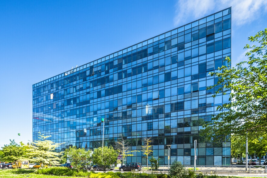 13 Boulevard Du Mont D'Est, Noisy-le-Grand à louer - Photo principale – Image 1 sur 2