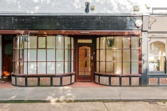 6 Bishopsmead Parade, East Horsley à louer Photo de l’immeuble– Image 1 sur 9