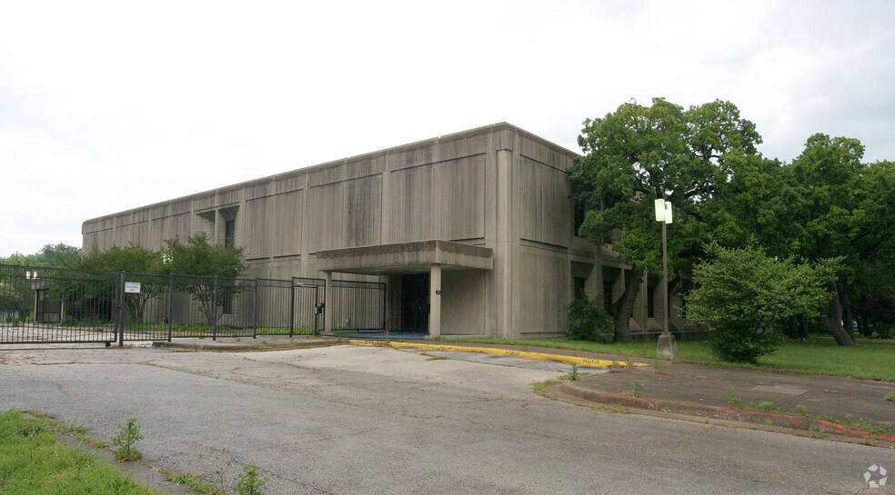 1446 Conner Dr, Dallas, TX à vendre - Photo principale – Image 1 sur 2