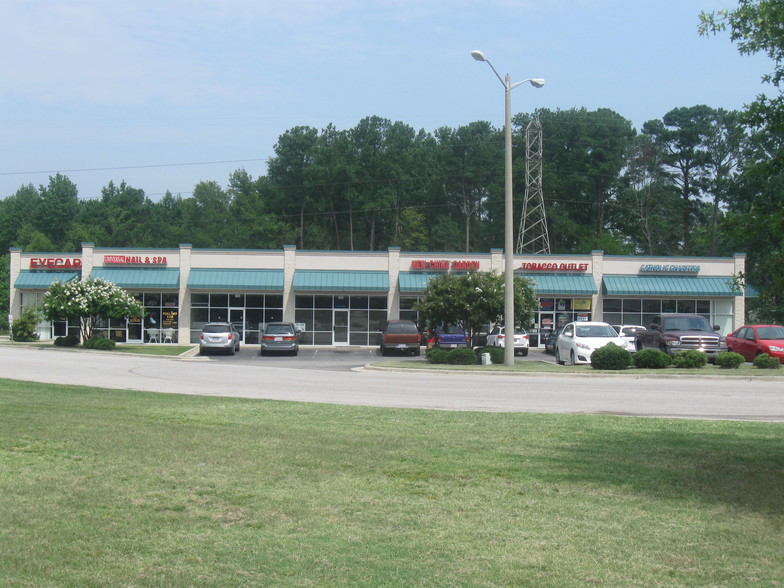 590 Cedar Creek Rd, Fayetteville, NC à louer - Photo de l’immeuble – Image 1 sur 14