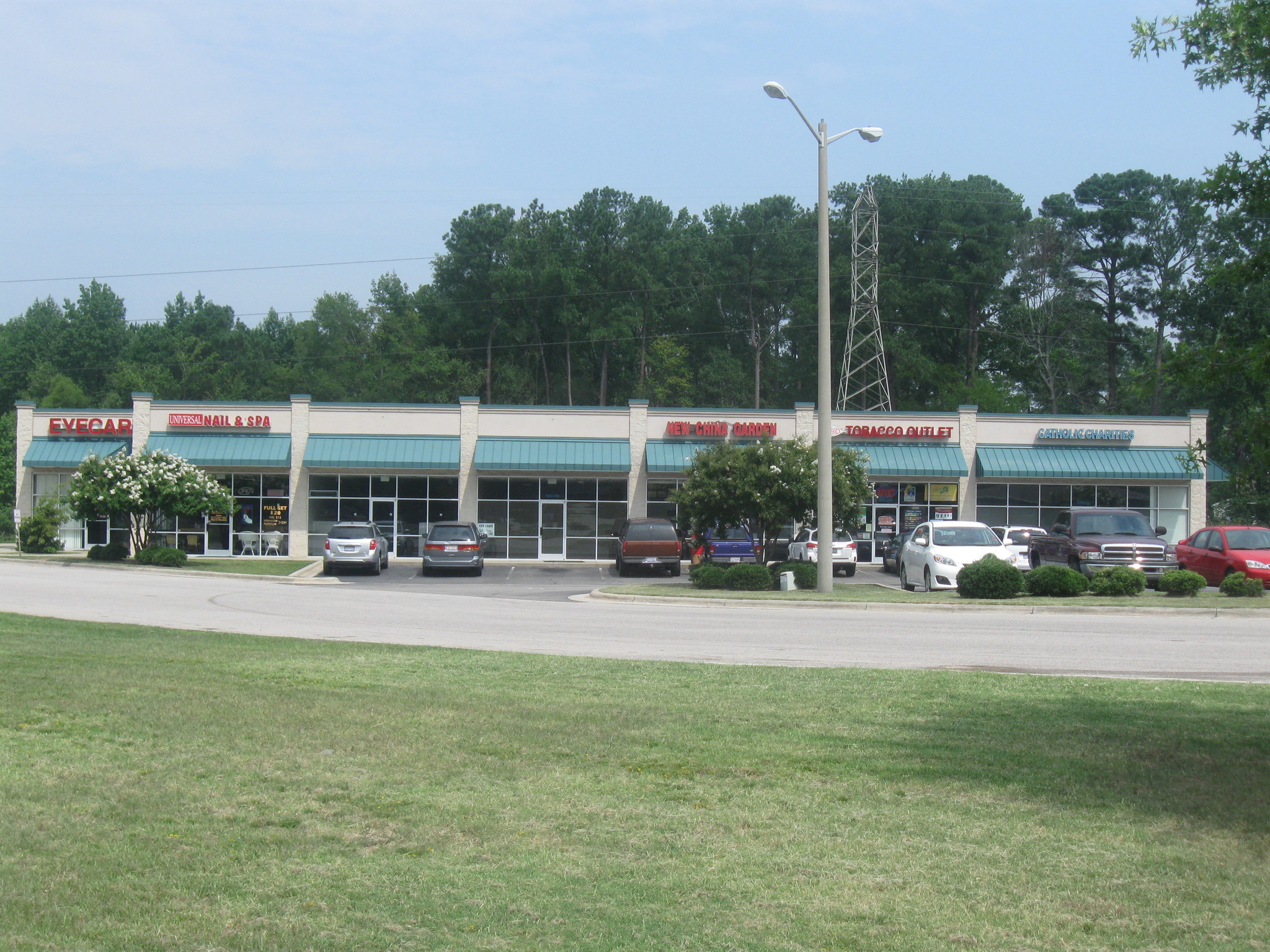 590 Cedar Creek Rd, Fayetteville, NC à louer Photo de l’immeuble– Image 1 sur 15