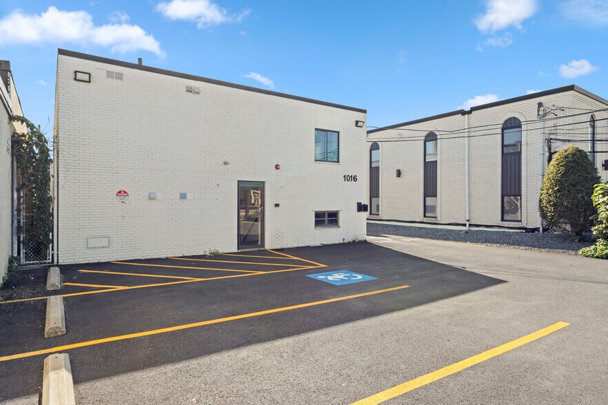 1016 Park Ave, Cranston, RI à louer - Photo de l’immeuble – Image 2 sur 24