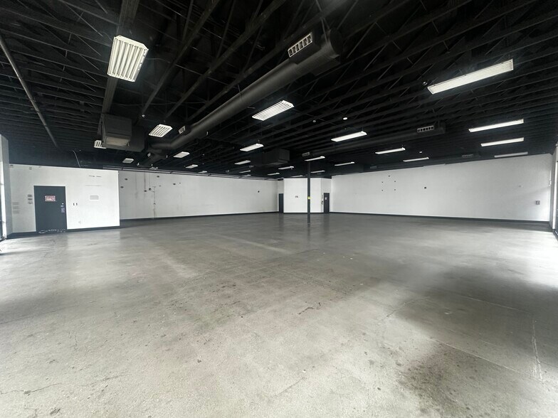 2061-2085 S Garey Ave, Pomona, CA à louer - Photo de l’immeuble – Image 3 sur 13