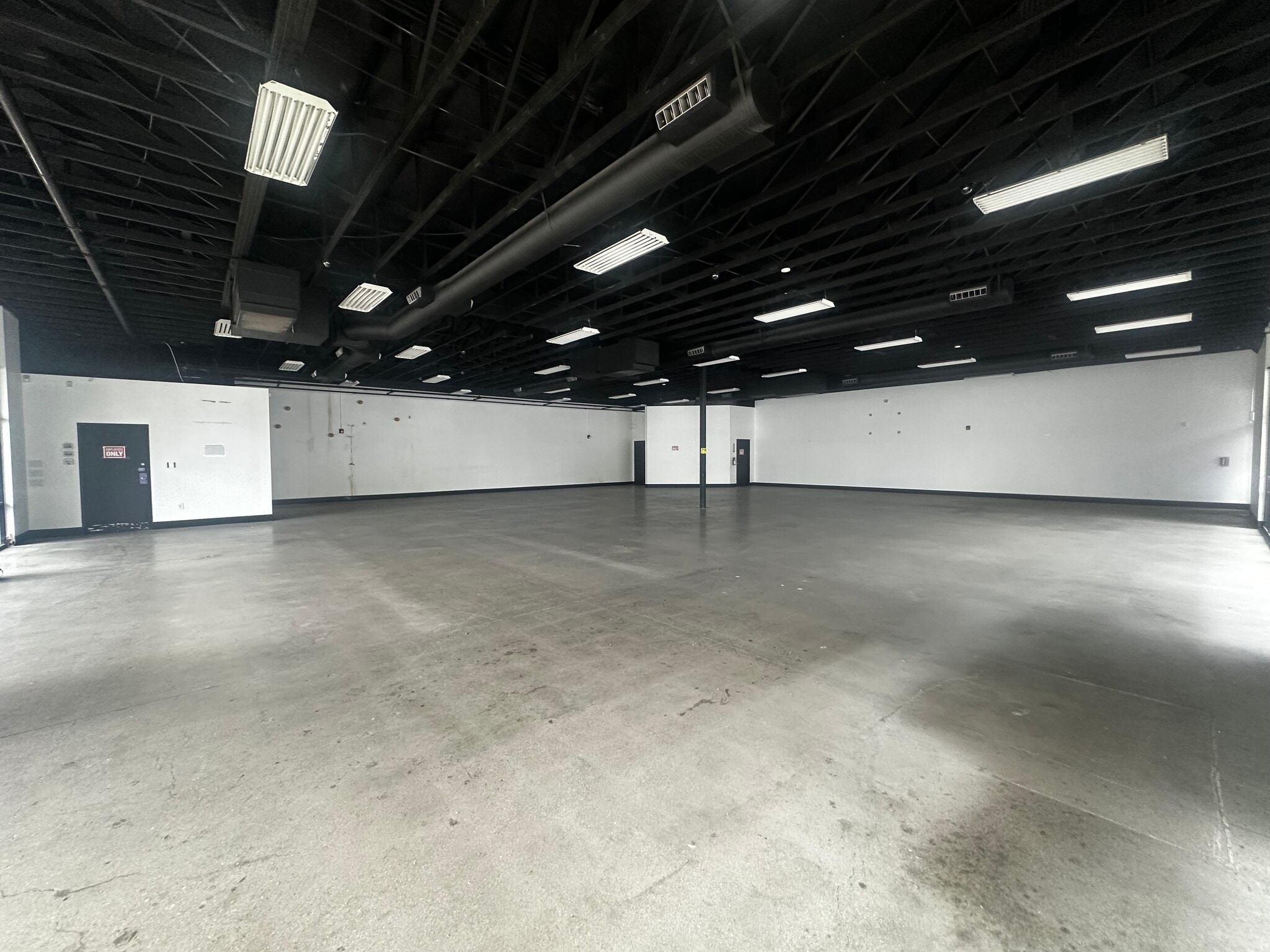 2061-2085 S Garey Ave, Pomona, CA à louer Photo intérieure– Image 1 sur 1