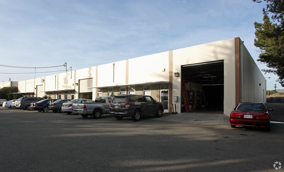 221-229 Harris Ct, South San Francisco, CA à louer - Photo de l’immeuble – Image 2 sur 2