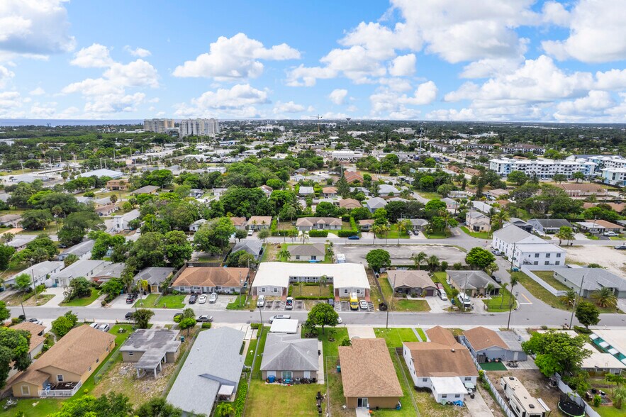 320 NE 13th Ave, Boynton Beach, FL à vendre - Photo de l’immeuble – Image 3 sur 18