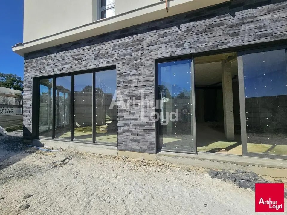 Local commercial dans Avrillé à vendre Photo de l’immeuble– Image 1 sur 3