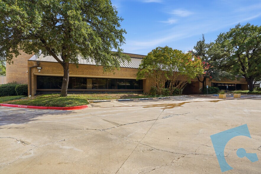 250 Decker Dr, Irving, TX à louer - Photo de l’immeuble – Image 2 sur 23