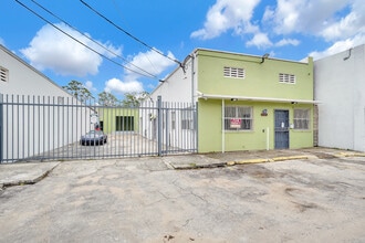 7525 NE 3rd Pl, Miami, FL à louer Photo intérieure– Image 2 sur 9