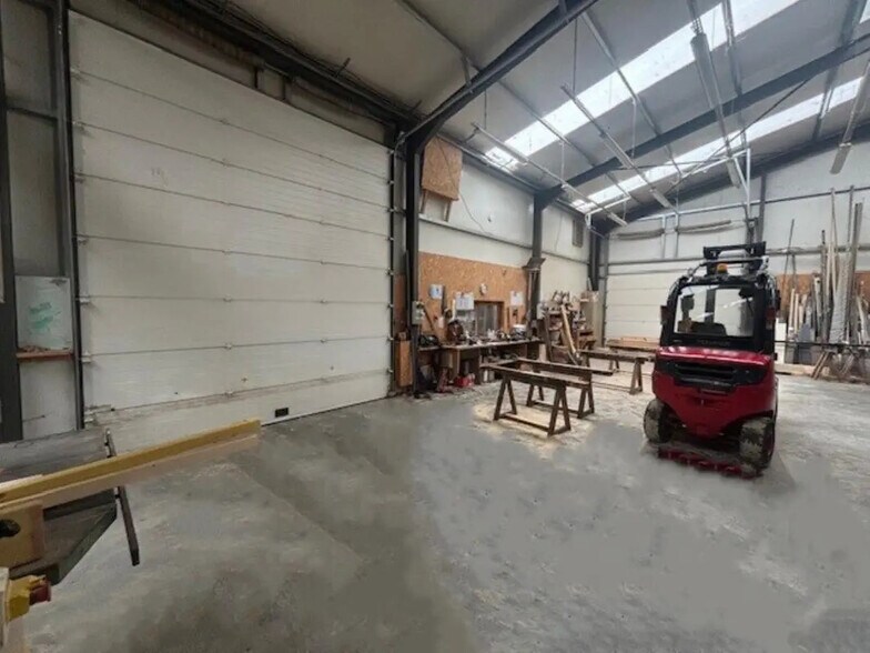 Local d'activités dans Boissy-sous-Saint-Yon à vendre - Photo de l’immeuble – Image 1 sur 7