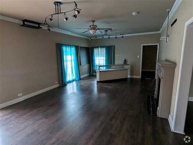 1123 W Abram St, Arlington, TX à louer - Photo intérieure – Image 3 sur 6