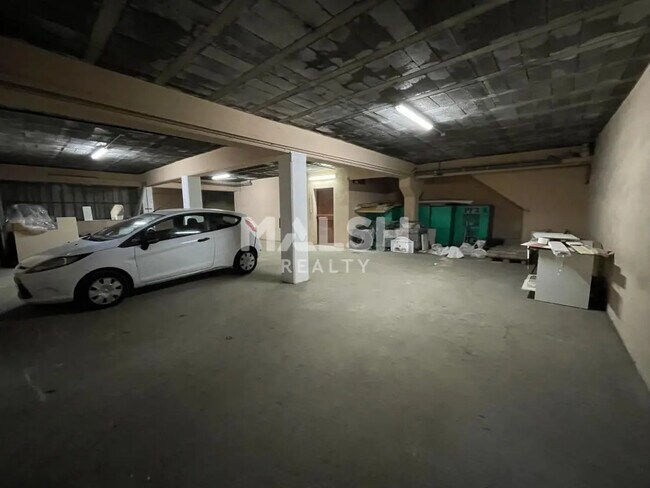 Plus de détails pour Local d'activités à louer