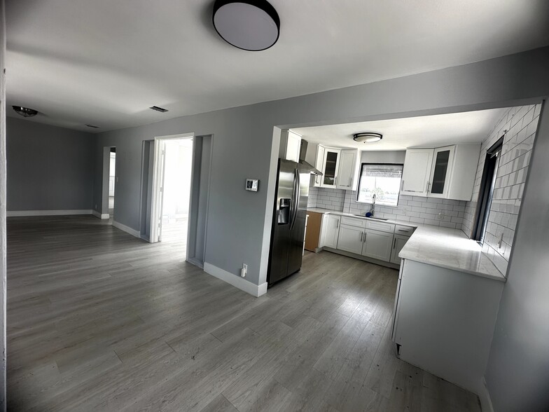 608 N Dixie Hwy, Lantana, FL à vendre - Photo intérieure – Image 2 sur 11