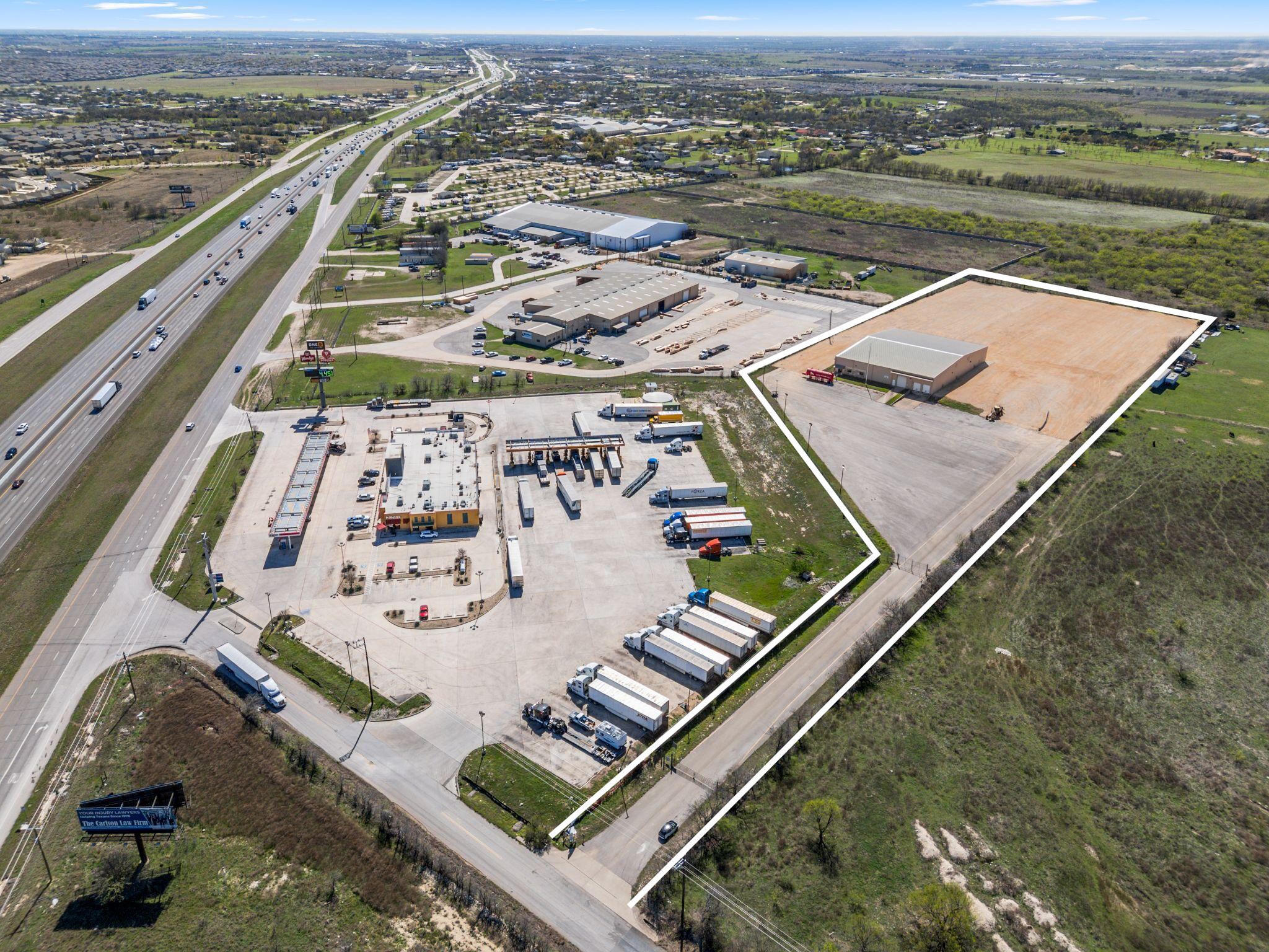 75 County Road 372, Jarrell, TX à louer Photo de l’immeuble– Image 1 sur 4
