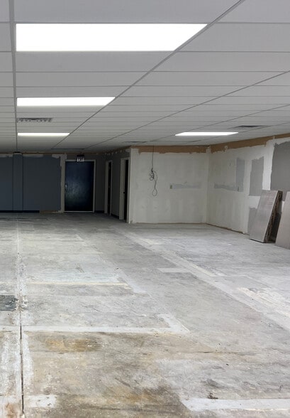 2949 E Chestnut Expy, Springfield, MO à louer - Photo intérieure – Image 2 sur 3