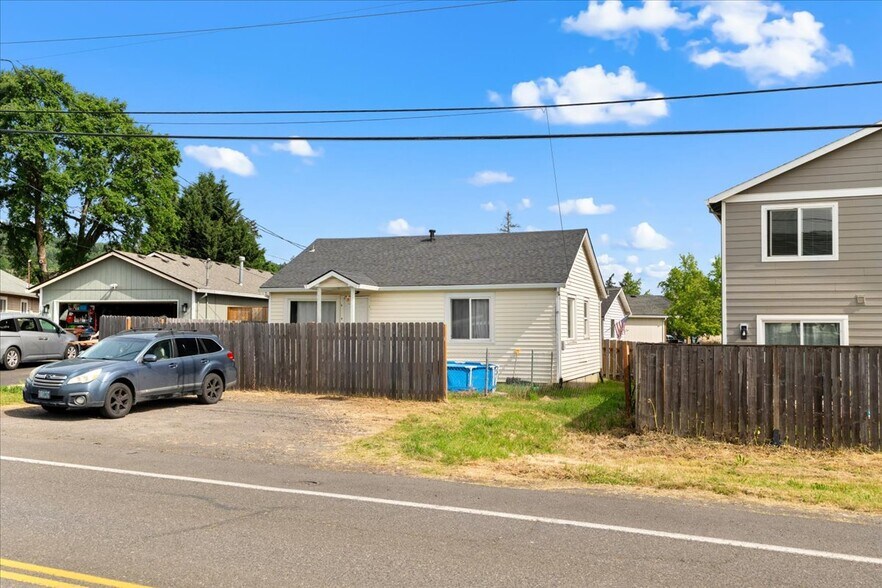 1070 Deer Island Rd, Saint Helens, OR à vendre - Photo de l’immeuble – Image 3 sur 24