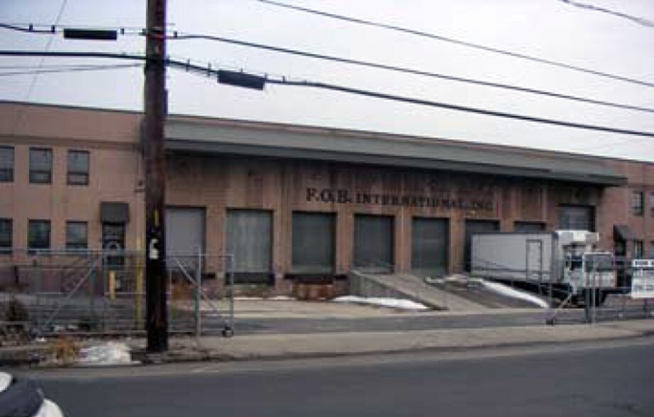 220 Lawrence Ave, Lawrence, NY à louer - Photo de l’immeuble – Image 3 sur 18