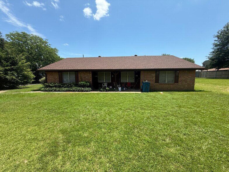 1007 Richey Dr, Gladewater, TX à vendre - Photo de l’immeuble – Image 2 sur 22