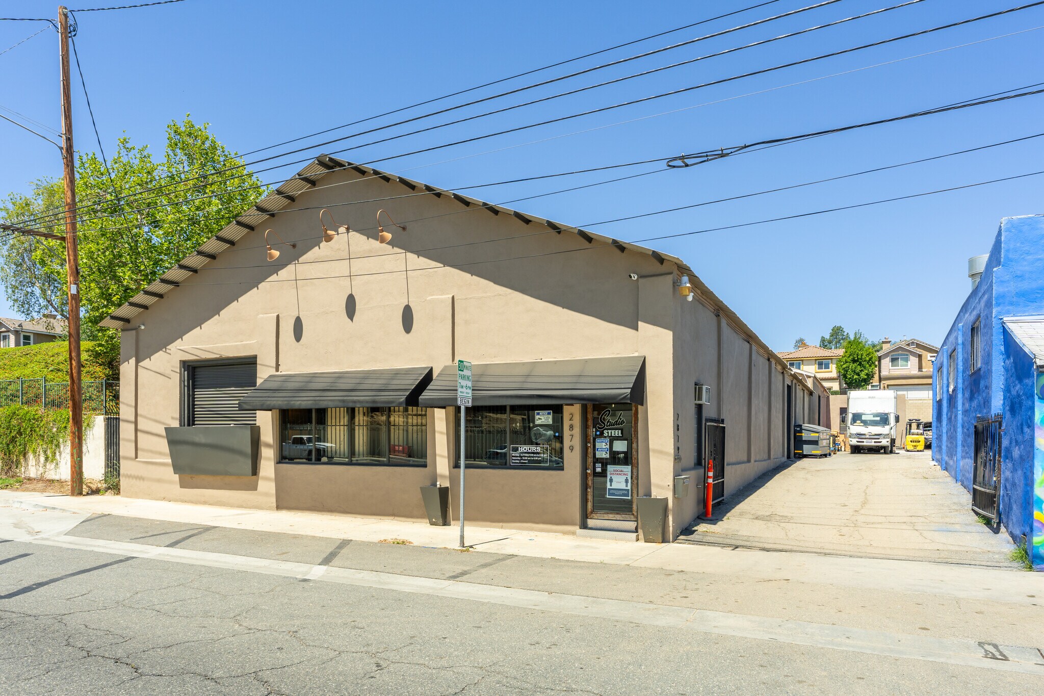 2879 Main St, Riverside, CA à louer Photo de l’immeuble– Image 1 sur 93