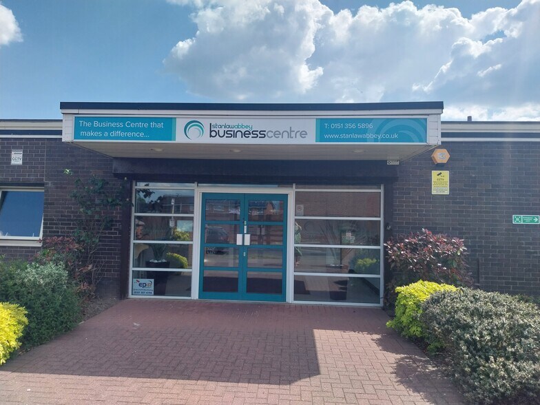 Dover Dr, Ellesmere Port à louer - Photo de l’immeuble – Image 1 sur 8