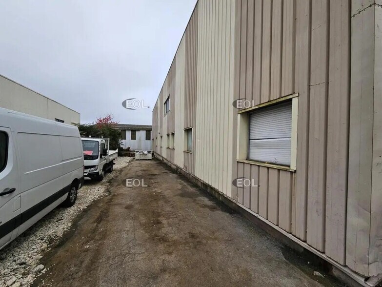 Local d’activités dans Crosne à louer - Photo de l’immeuble – Image 3 sur 4