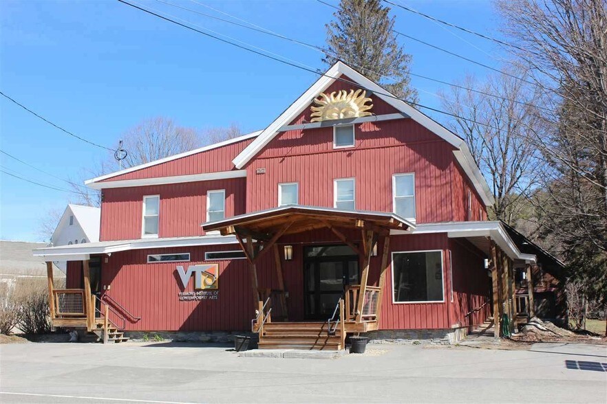 15 Depot St, Chester, VT à vendre - Photo de l’immeuble – Image 1 sur 11