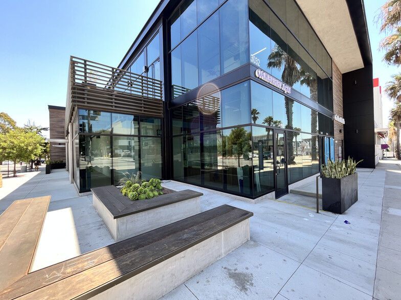 3032 Wilshire Blvd, Santa Monica, CA à louer - Photo de l’immeuble – Image 3 sur 7