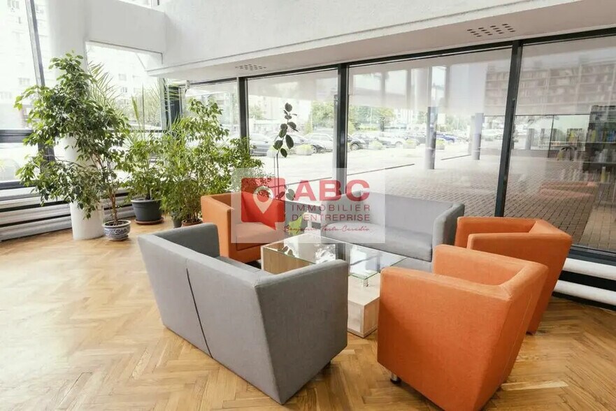 Bureau dans Perpignan à louer - Hall d’entrée – Image 1 sur 3