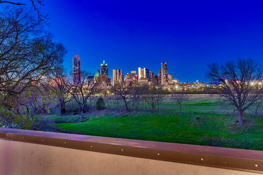 1208-1212 S. Riverfront Blvd. 75207 portefeuille de 4 biens à vendre sur LoopNet.fr - Photo de l’immeuble – Image 1 sur 86